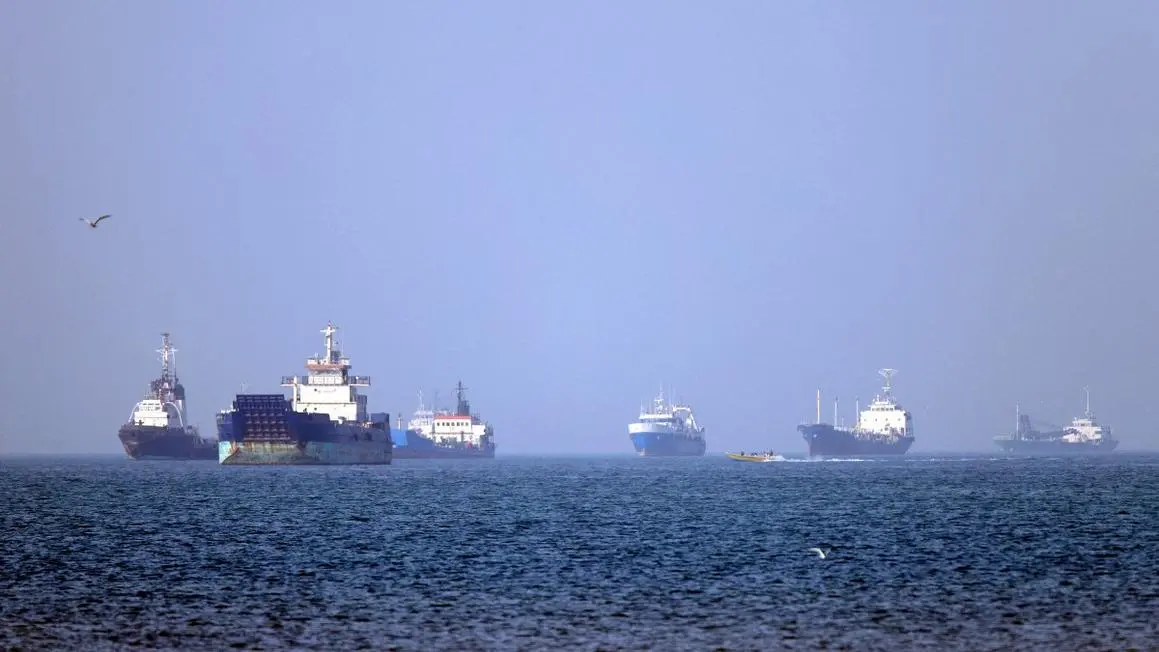 Mỹ cố gắng mở Eo biển Hormuz, kiểm tra lệnh ngừng bắn mong manh với Iran