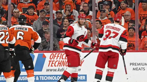 Flyers Thua Hurricanes, Rơi Vào Thế Bị Dẫn 0-3 Ở Vòng Hai