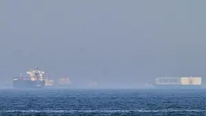 UAE báo cáo vụ tấn công bằng tên lửa và máy bay không người lái khi lệnh ngừng bắn tại Iran bị thách thức