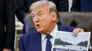 Tổng Thống Trump Kiểm Tra Dự Án Phục Hồi Hồ Bơi Phản Chiếu Quốc Gia, Phê Phán Công Trình Thời Obama