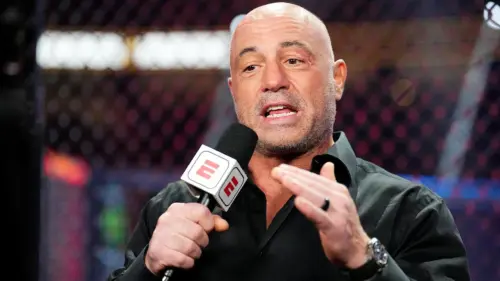 Joe Rogan: Tiết lộ UFO của Tổng thống Trump có thể là chiêu trò đánh lạc hướng chiến tranh Iran