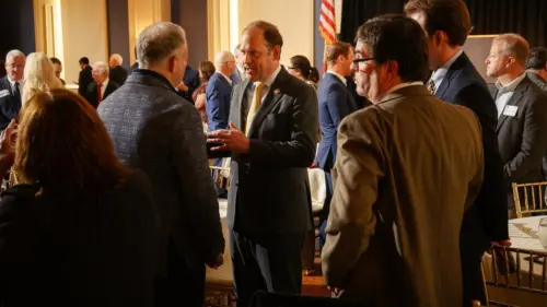Các ứng viên Đảng Cộng hòa tại Kentucky đua nhau thay thế ông Mitch McConnell