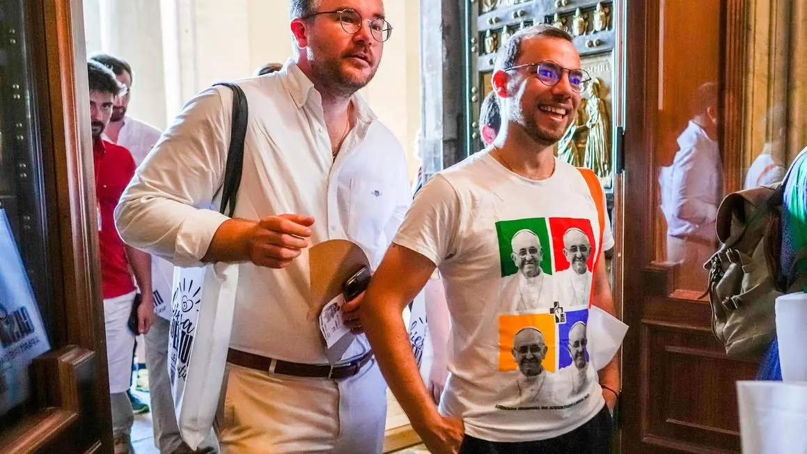 Tòa Thánh Vatican ra tín hiệu mới về sự cởi mở với cộng đồng LGBTQ+ nhưng vẫn có giới hạn