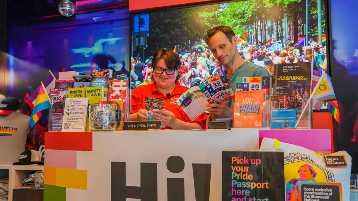 Trung Tâm Du Khách Philly Pride Kết Nối Người Dân Địa Phương và Du Khách Với Cộng Đồng LGBTQ+
