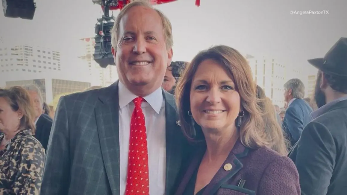 Phiên tòa ly hôn của Ken Paxton và Angela Paxton bị hủy bỏ