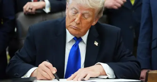 Tổng thống Trump ký sắc lệnh yêu cầu tiếp cận sớm các mô hình AI mạnh mẽ