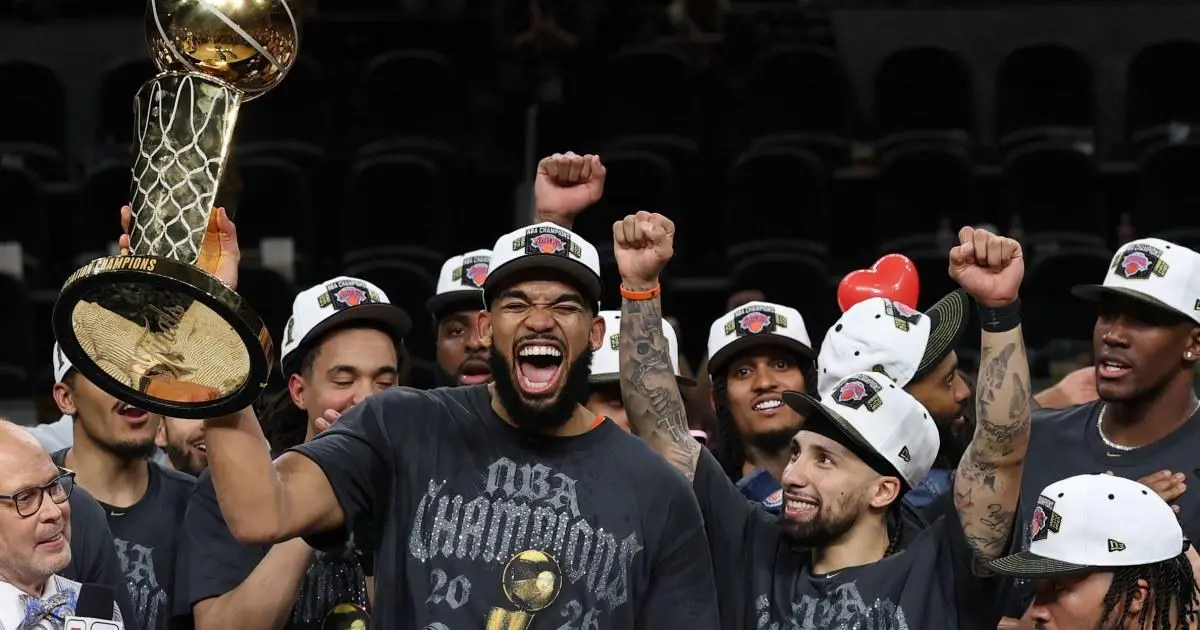 Các cầu thủ Knicks trở lại New York ăn mừng chức vô địch NBA sau 53 năm