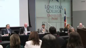 Hội đồng Hệ thống Cao đẳng Lone Star phê duyệt thêm 25 triệu đô la cho chương trình sách giáo khoa