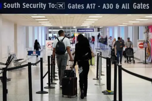 Các chuyến bay bị hủy bỏ tại Sân bay Hobby và Bush Intercontinental đã được dỡ bỏ