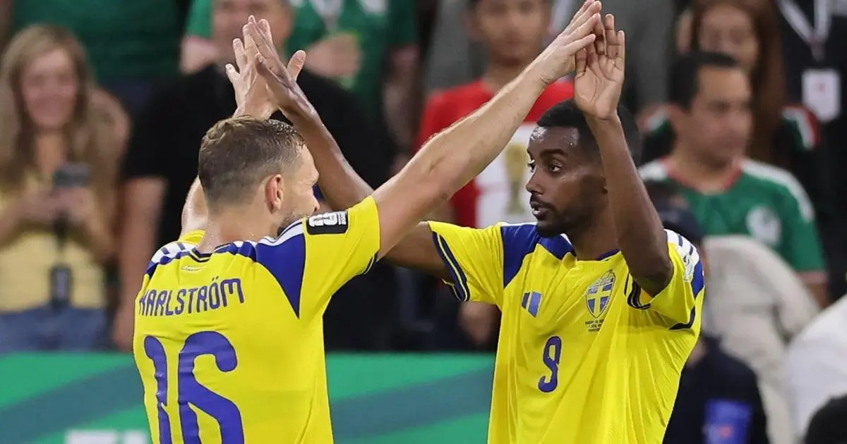 Siêu phẩm của Alexander Isak nâng tỷ số lên 2-0 cho Thụy Điển trước Tunisia tại World Cup