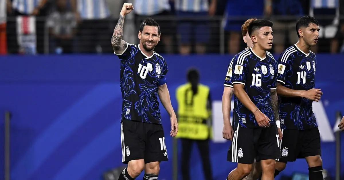 Messi và Argentina tiến bước; Anh kết thúc vòng bảng với vị trí dẫn đầu