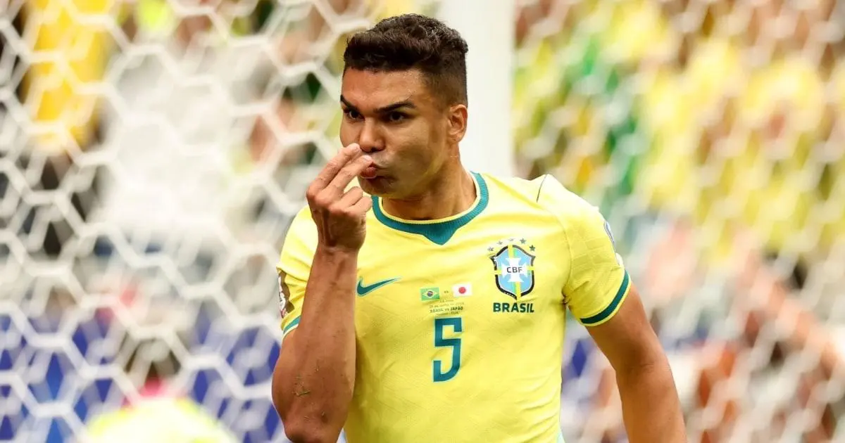 Casemiro ghi bàn gỡ hòa cho Brazil trước Nhật Bản bằng cú sút xa đẹp mắt