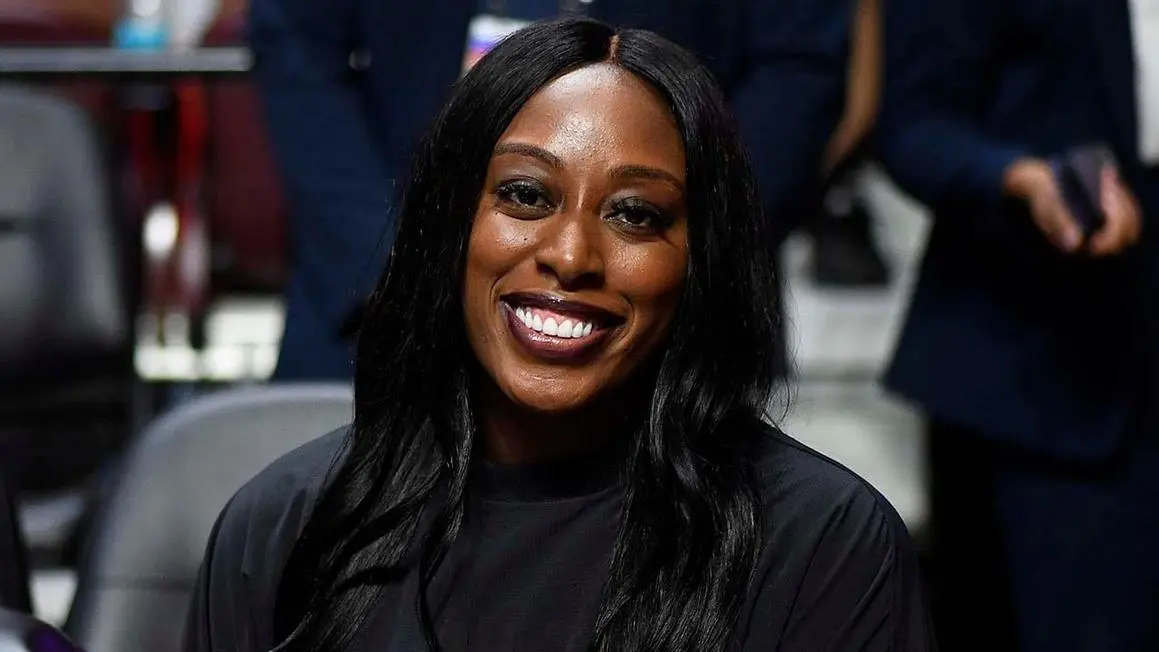 Chiney Ogwumike ủng hộ Alyssa Thomas, khiến người chỉ trích cho rằng bà thiên vị WNBA