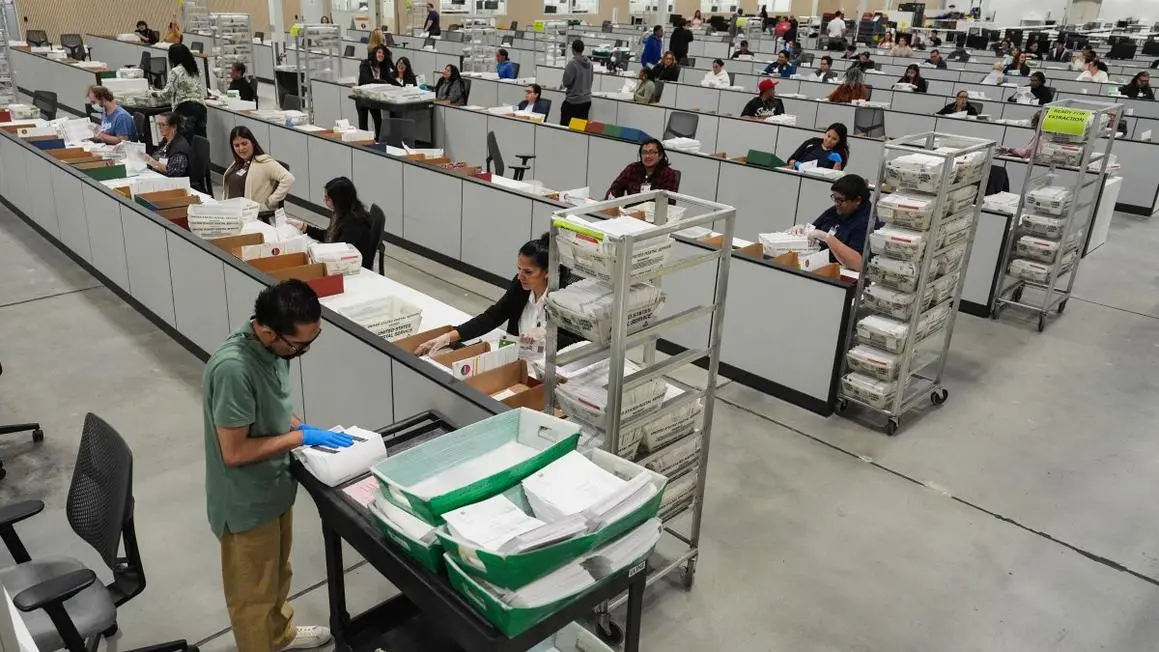 Luật sư Hoa Kỳ Mở Điều Tra Các Cuộc Bầu Cử Tại California, Cử Công Tố Viên Đến Trung Tâm Phiếu Bầu LA