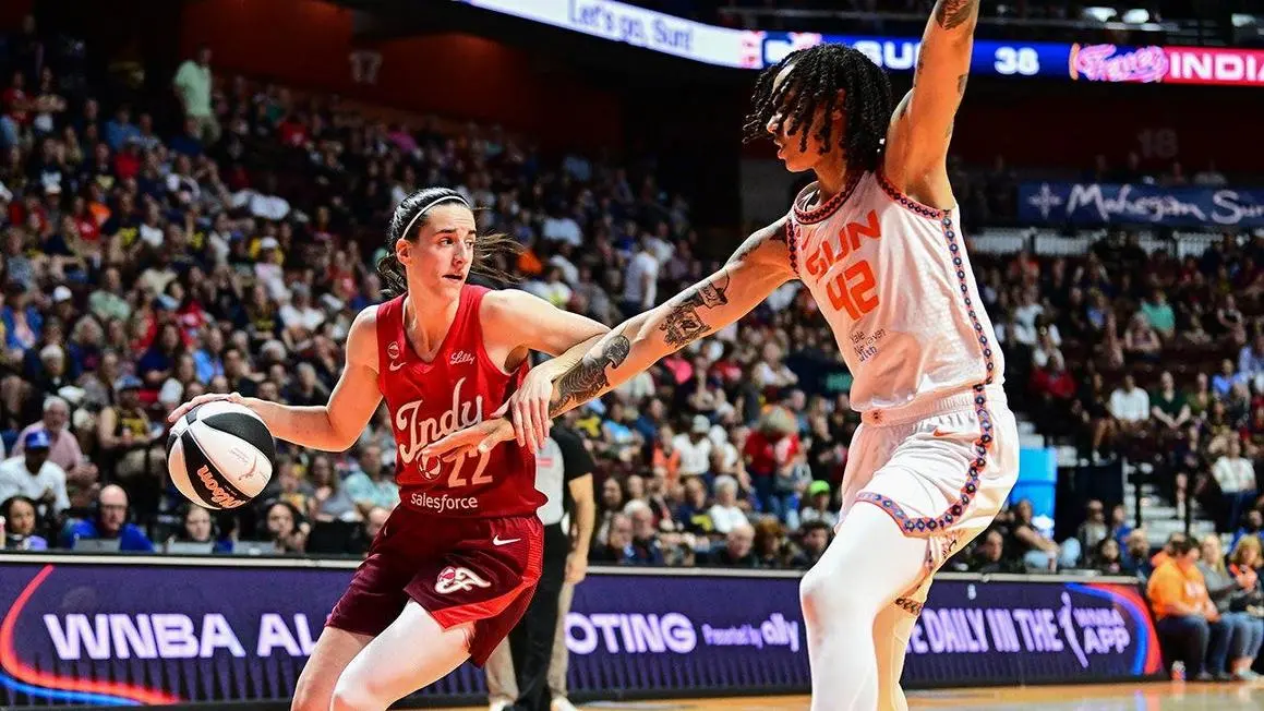 Caitlin Clark ghi 25 điểm, Indiana Fever thắng Connecticut Sun