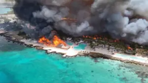 Ít nhất một du khách thiệt mạng sau vụ cháy lớn thiêu rụi gần hết khu nghỉ dưỡng Caribe, 1.690 người được sơ tán