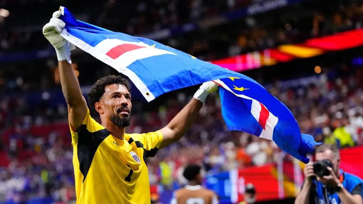 Thủ môn Vozinha của Cape Verde thu hút lượng người theo dõi khổng lồ trên mạng xã hội sau trận hòa với Tây Ban Nha