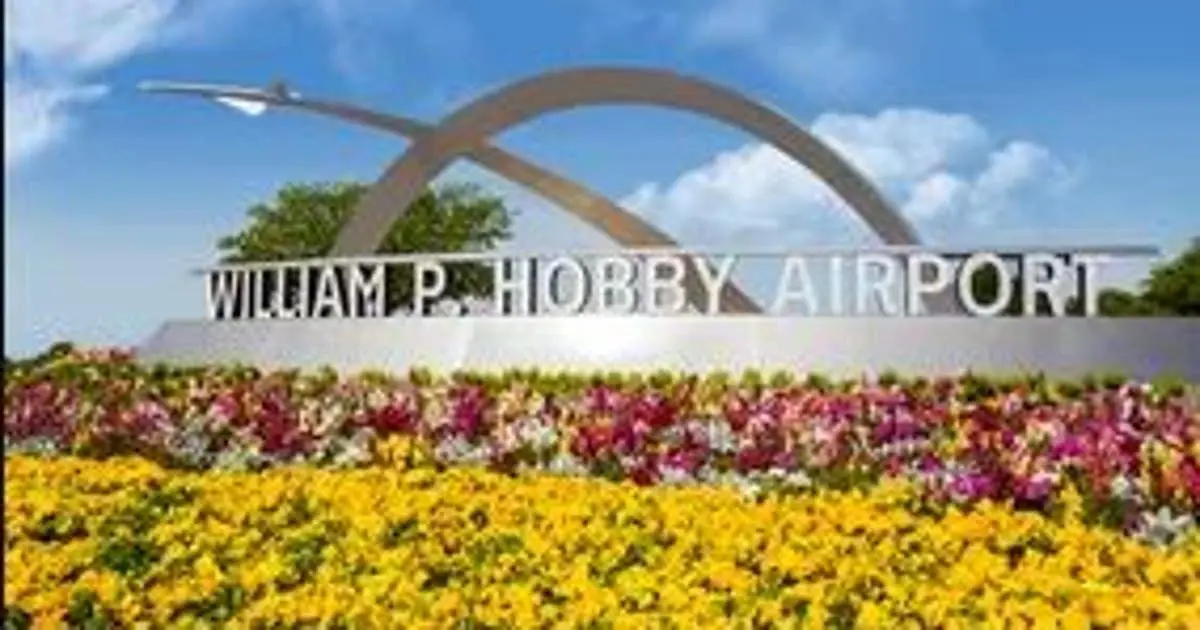 Sân bay Hobby tại Houston tạm dừng hoạt động vì bão