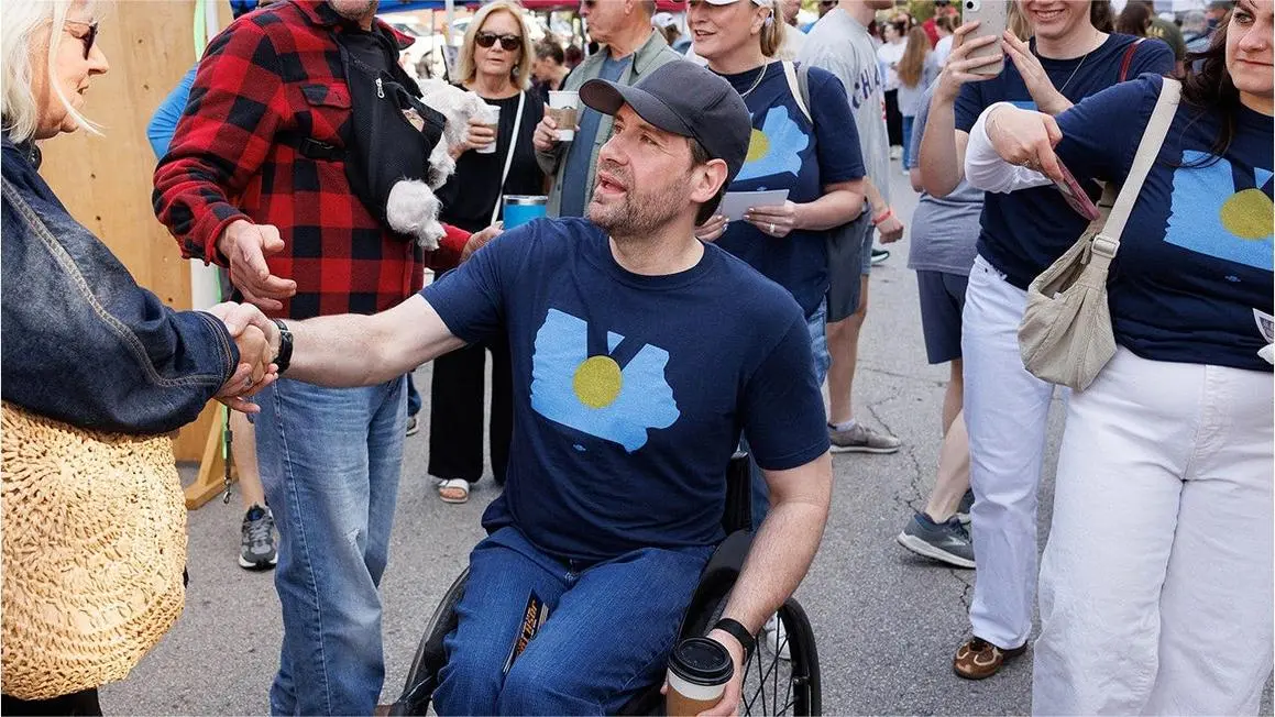 Dân Chủ Iowa Chọn Cựu Vận Động Viên Paralympic Để Tranh Cử Ghế Thượng Viện