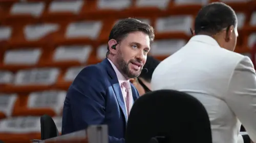 ESPN’s Mike Greenberg lên án hành vi bạo lực của người hâm mộ Knicks sau vụ ném trứng vào Wembanyama