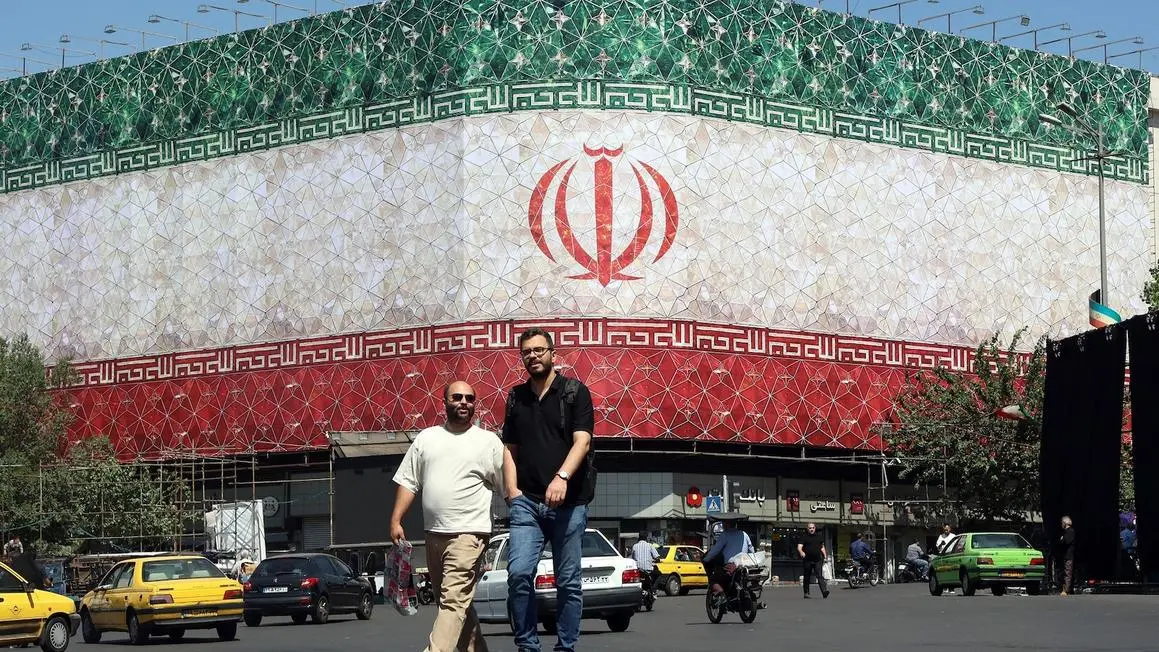 Cập nhật Tin Iran: Israel Tấn công Beirut trong Bối cảnh Hy vọng về Thỏa thuận Mỹ-Iran