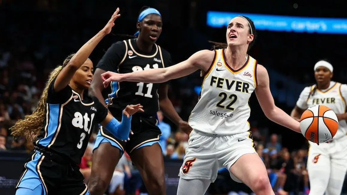Caitlin Clark có vẻ đau lòng sau trận thua của Indiana Fever trước Atlanta Dream