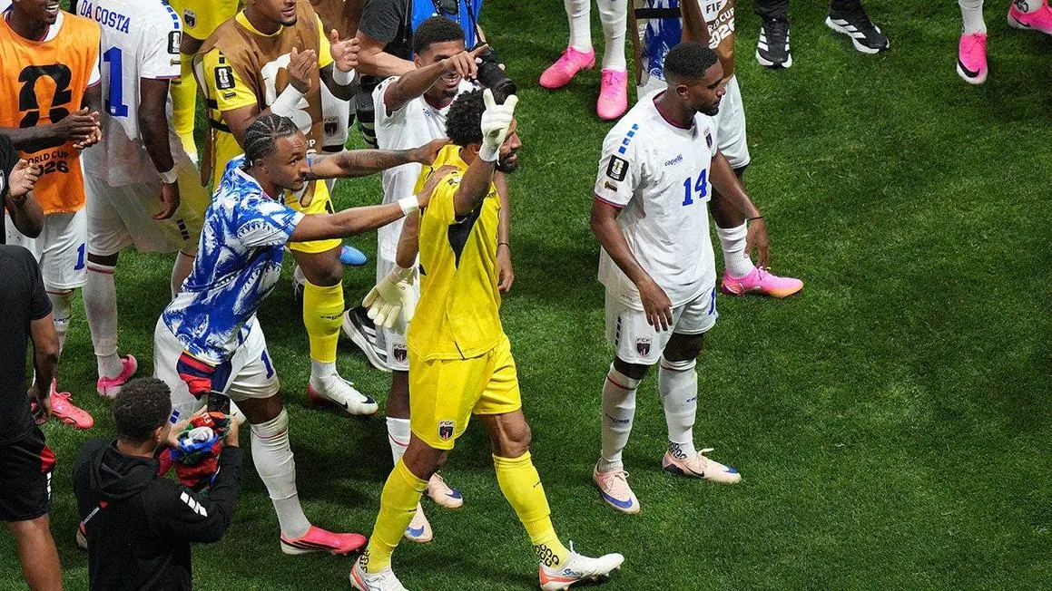 Thủ môn Cape Verde gây sốt với hơn 5 triệu người theo dõi Instagram sau màn trình diễn tại World Cup