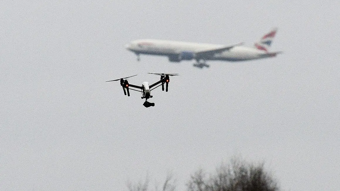 Chuyến bay JetBlue báo cáo va chạm với drone khi hạ cánh xuống phi trường New York