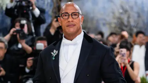 Dwayne ‘The Rock’ Johnson từ chối ám ảnh chính trị của Hollywood, chỉ trích văn hóa tấn công người nổi tiếng