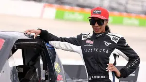 Nascar Gửi Thông Điệp Mạnh Mẽ Đến Kẻ Thù Của Nước Mỹ, Hình Vẽ Gây Tranh Cãi Của Tay Đua Da Màu & Jimmie Say Xỉn!