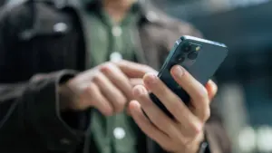 Chuyên gia cảnh báo về lỗ hổng bảo mật của Trí tuệ Nhân tạo trên iPhone