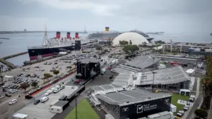 Snoop Dogg Trình Diễn Mở Màn Nhà Hát Ngoài Trời Mới Ở Long Beach