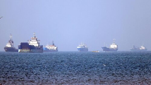Hãng tàu lớn cảnh báo tình trạng hỗn loạn ở eo biển Hormuz là ‘bình thường mới’ khi Iran dịch chuyển 4 triệu thùng dầu