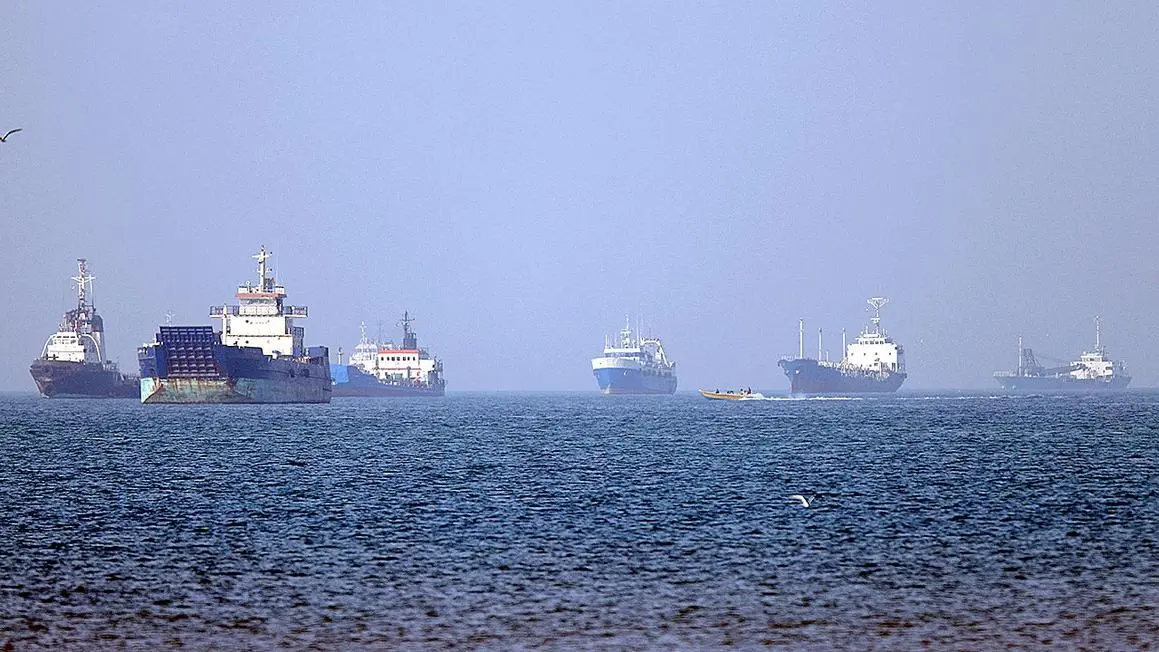 Hãng tàu lớn cảnh báo tình trạng hỗn loạn ở eo biển Hormuz là &#8216;bình thường mới&#8217; khi Iran dịch chuyển 4 triệu thùng dầu