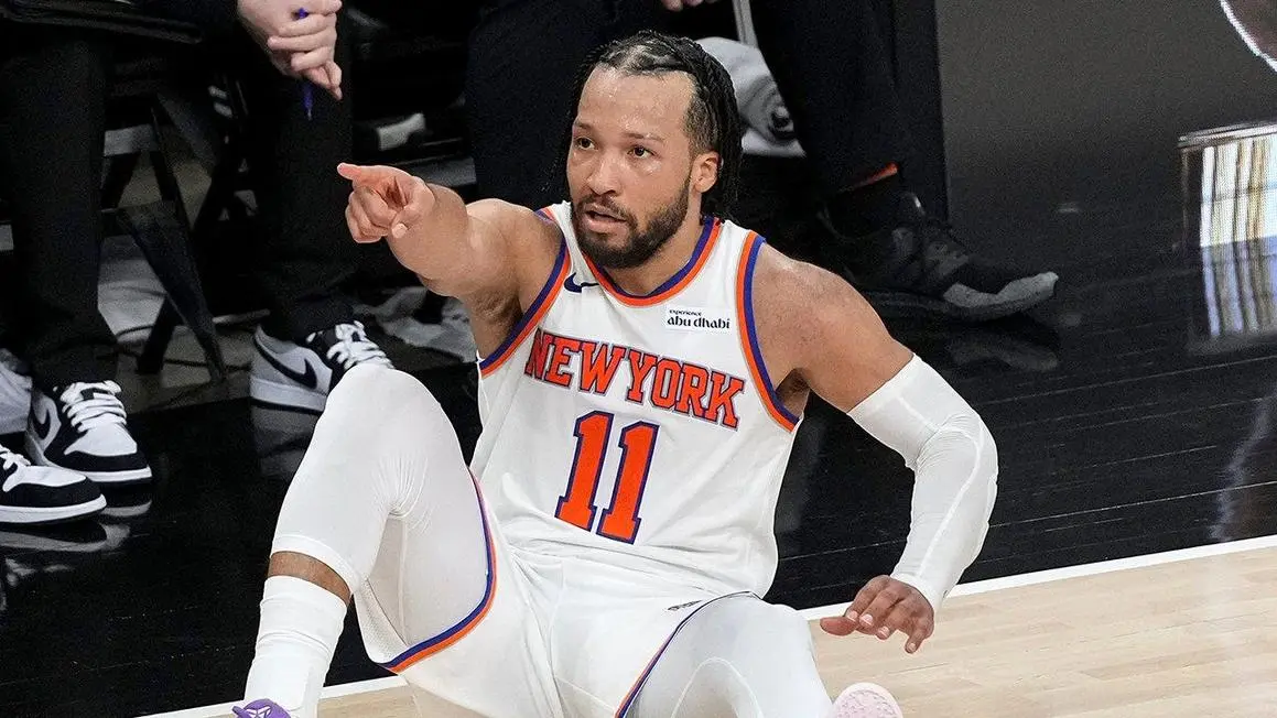 NBA điều tra người hâm mộ dùng lời lẽ thô tục với Jalen Brunson