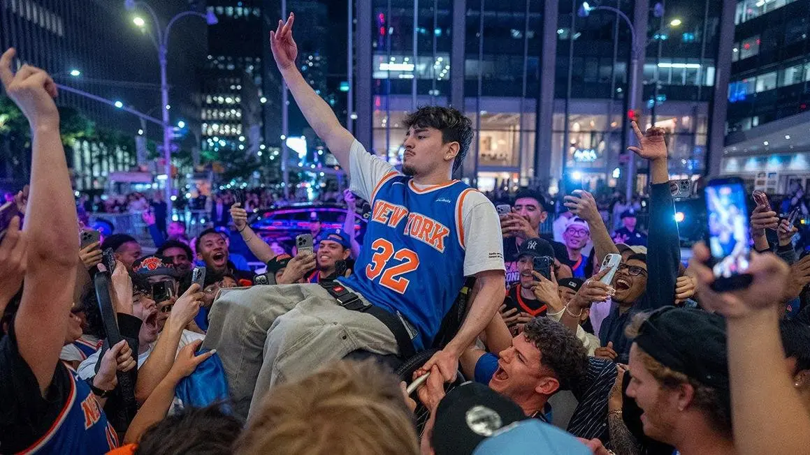 Người hâm mộ Knicks sẽ tiết kiệm tiền nếu bay đến San Antonio xem NBA Finals thay vì mua vé MSG