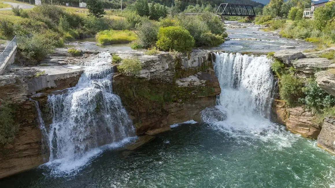 Lao Động Chân Tay Canada Thực Hiện Cú Nhảy Thác Nước Kỷ Lục