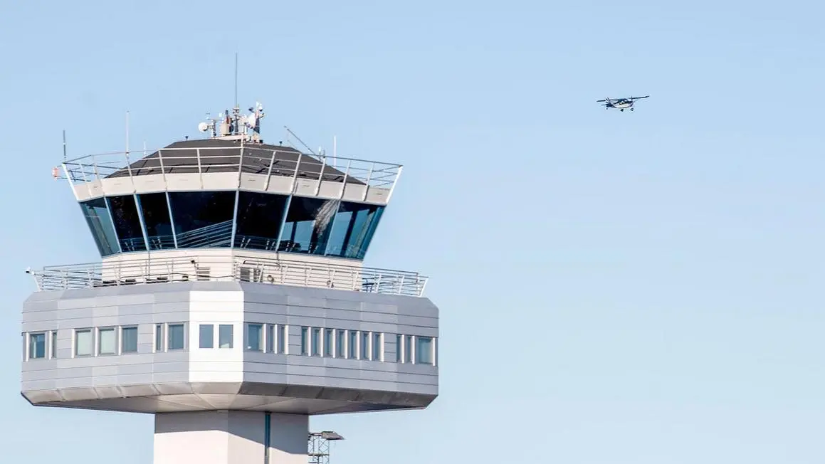 Phi công JetBlue báo cáo va chạm với drone khi hạ cánh xuống sân bay JFK
