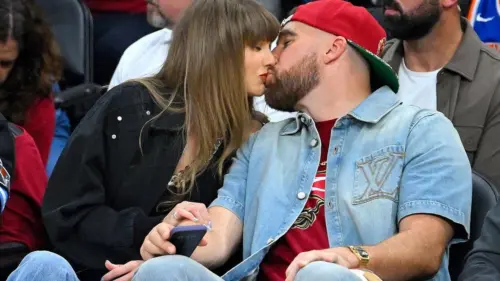 Quy định ‘không nhẫn, không bạn đi kèm’ của Taylor Swift gây tranh cãi
