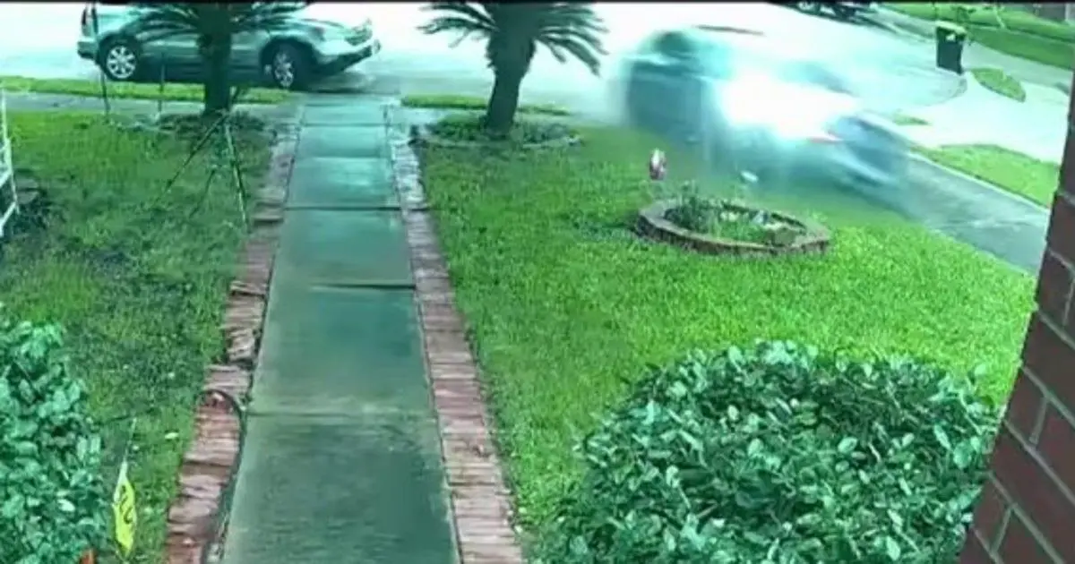 Chuyên gia giải thích điều tra viên sẽ tìm kiếm gì trong vụ tai nạn Tesla chết người ở Katy khi cuộc điều tra liên bang tiếp tục
