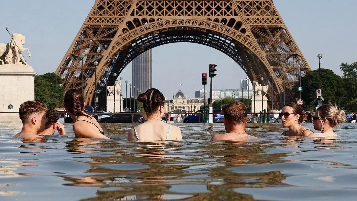 Phó Thị trưởng Paris đổ lỗi cho Hoa Kỳ về làn sóng nắng nóng chết người