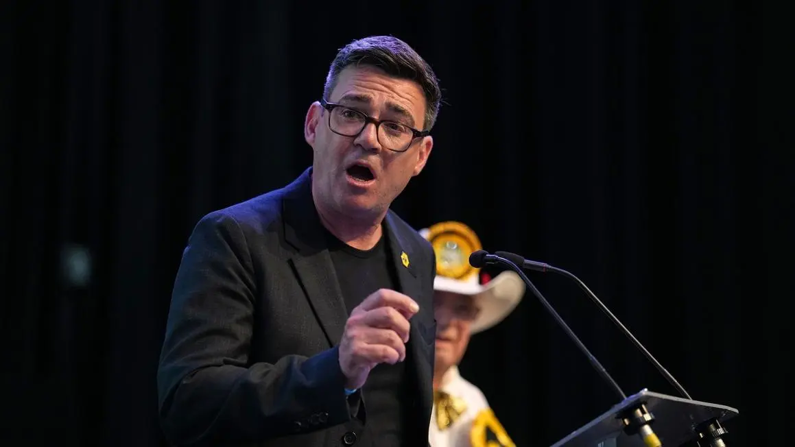 Andy Burnham của Đảng Lao động thắng cử đặc biệt, chuẩn bị tranh chức lãnh đạo Anh