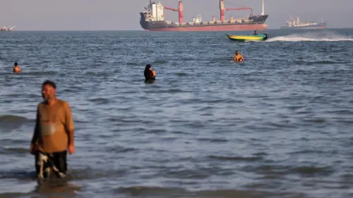 Tàu chở dầu vượt eo biển Hormuz bất chấp đe dọa từ Vệ binh Cách mạng Iran