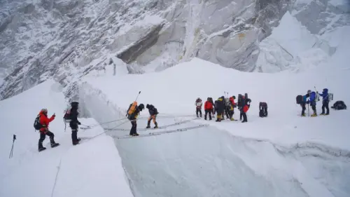 Hướng dẫn viên Sherpa mất tích một tuần trên Everest được giải cứu