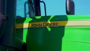 Nông dân được tiếp cận dụng cụ sửa chữa thiết bị quan trọng trong vụ dàn xếp John Deere