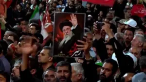 Iran đóng cửa Eo biển Hormuz vô thời hạn, lãnh đạo tối cao thề trả thù cho cha
