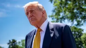 Tổng thống Trump công bố áp thuế mới với hàng chục quốc gia