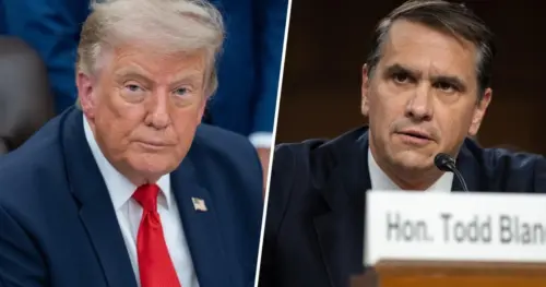 Tổng Thống Donald Trump Cân Nhắc Rút Đề Cử Todd Blanche Giữa Việc Trì Hoãn Bỏ Phiếu