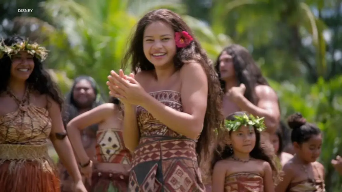 ‘THẬT KHỦNG KHIẾP’: CATHERINE LAGAʻAIA CHIA SẺ VỀ VIỆC THU ÂM NHẠC MỚI CHO ‘MOANA’ CÙNG LIN-MANUEL MIRANDA