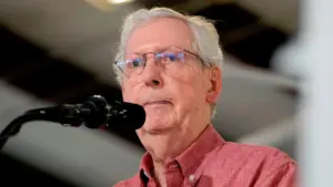 Thượng nghị sĩ Mitch McConnell: Cú ngã dẫn đến nhập viện, chấm dứt nhiều tuần im lặng về sức khỏe